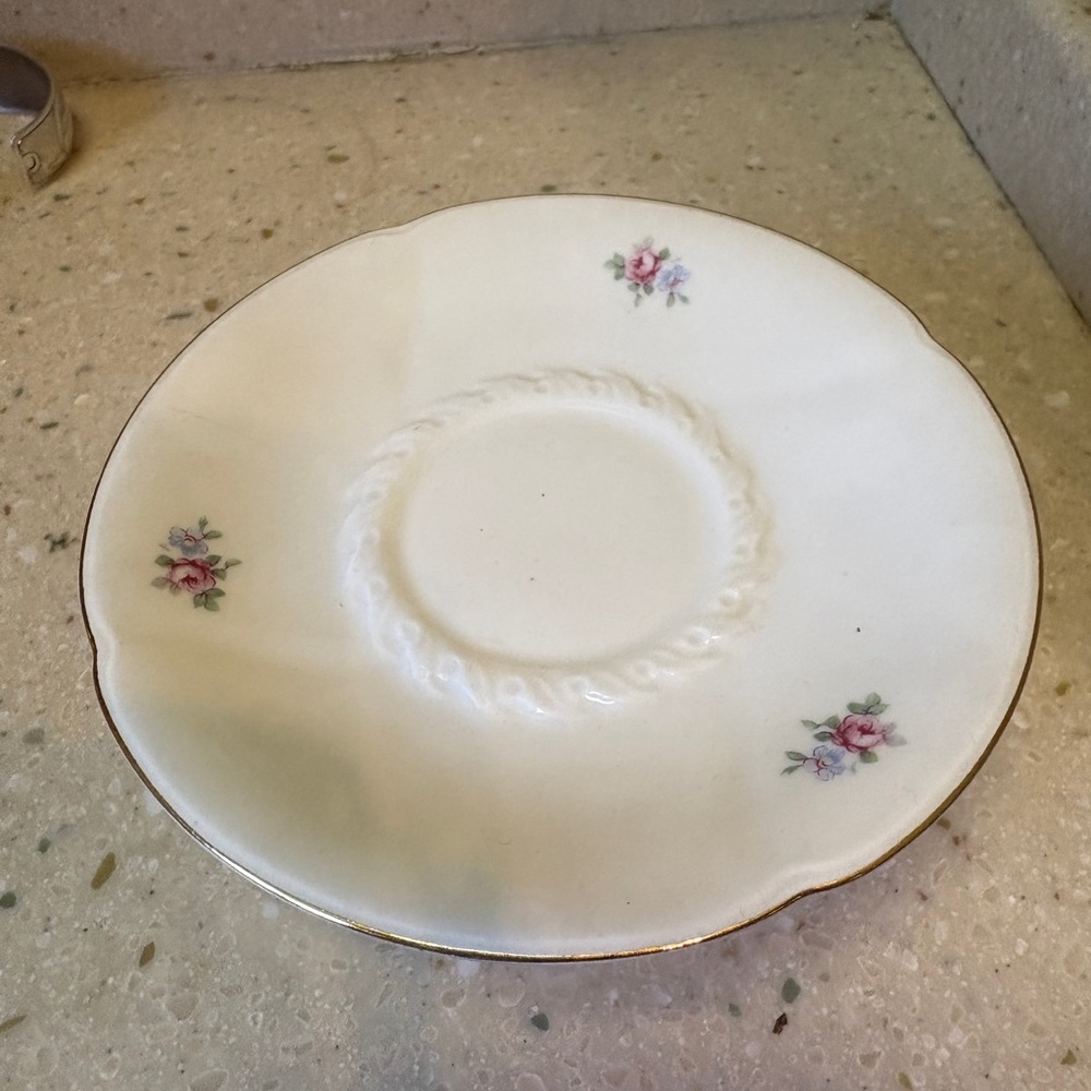 Upcycled Pedestal Stand – Vintage Teacup & Saucer with Floral Detail - Picture 3 of 4